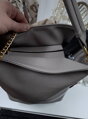 Dámska crossbody kabelka šedá.