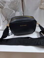 Crossbody kabelka Enrico Coveri čierna.