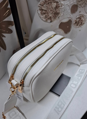 Dámska biela crossbody kabelka 2 komorová športovo-elegantná.