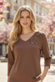 Dámske tričko Megi Collection s kvetinovou aplikáciou čokoládové.