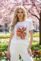 Dámske bavlnené tričko Megi Collection biele s oranžovým motívom veľkého kvetu.