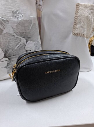 Crossbody kabelka Enrico Coveri čierna.