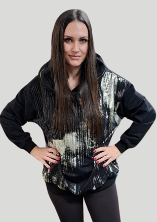 Megi Collection mikina pre plnoštíhle čierna, so zlatým detailom a kapucňou.