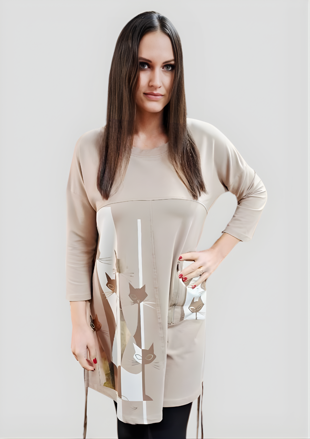 Megi Collection predĺžená tunika s motívom mačiek béžová.