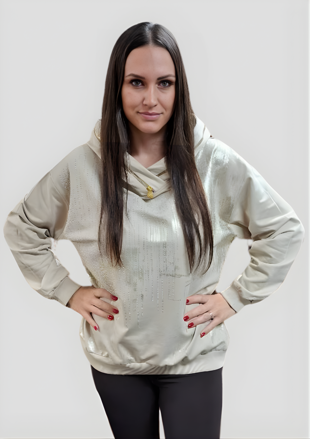 Megi Collection mikina pre plnoštíhle béžová s kapucňou a metalickým leskom.