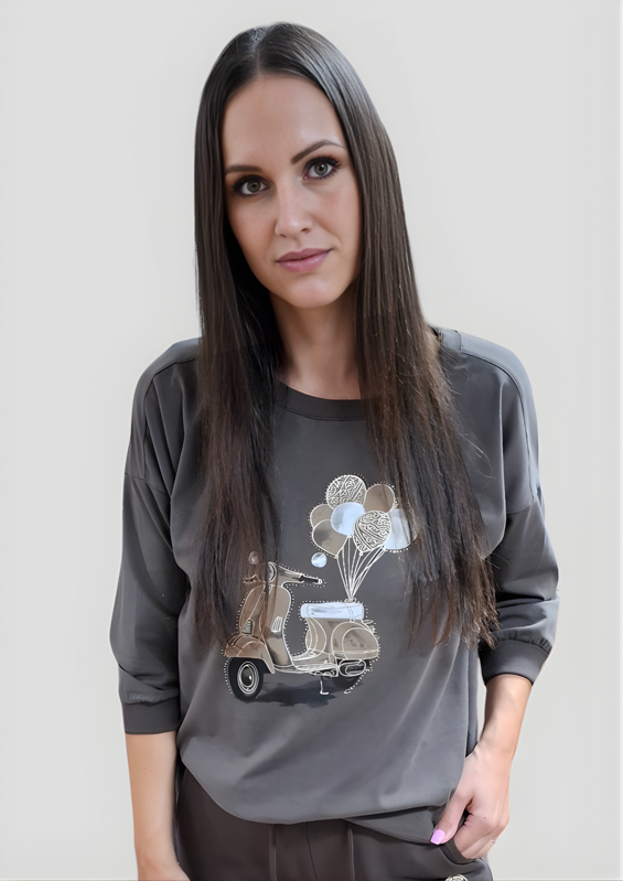 Megi Collection mikina tmavo šedá skúter.