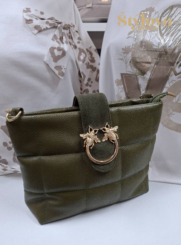 Crossbody kabelka zelená. Crossbody kabelka zelená.