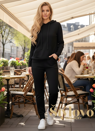 Dámska úpletová súprava s kapucňou čierna.