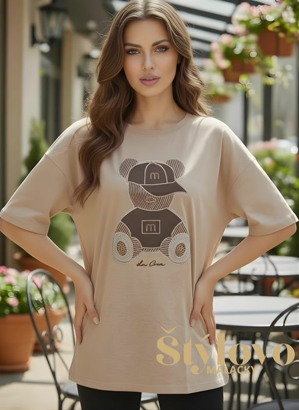 Béžové bavlnené tričko s veľkým vyšívaným "MACOM"a zirkónmi.