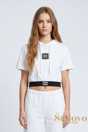 Dámske bavlnené tričko crop top Megi Collection biele s kapucňou.