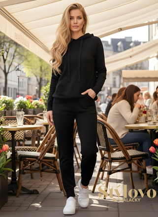 Dámska úpletová súprava s kapucňou čierna.