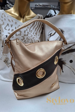 Zlatá dámska kabelka na zips, zlaté kovové kruhy.