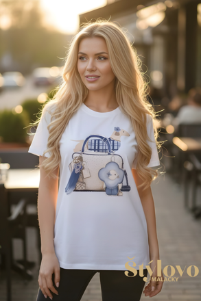 Dámske tričko s módnym psíkom a kabelkou bielo-modré.