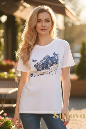 Dámske tričko s modrou teniskou biele.