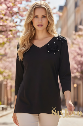 Dámske tričko Megi Collection s kvetinovou aplikáciou čierne.