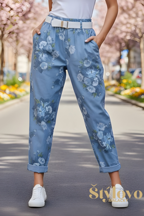 Dámske elastické nohavice s opaskom modré s kvetinovým vzorom.