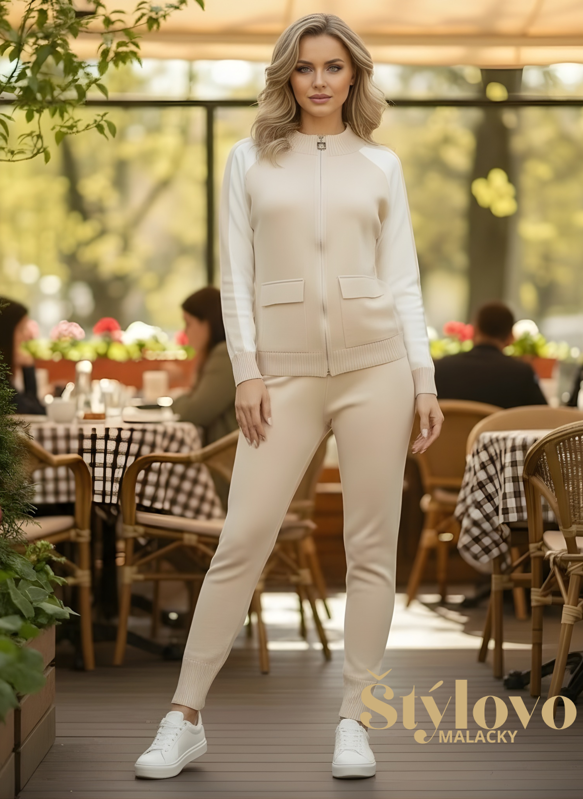 Dámska smotanová úpletová súprava so zipsom LAURA.