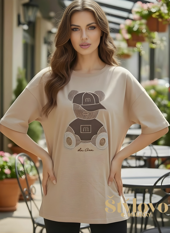 Béžové bavlnené tričko s veľkým vyšívaným "MACOM"a zirkónmi.