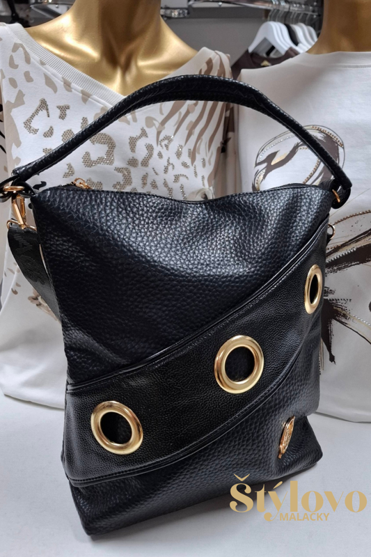 Čierna dámska kabelka na zips, zlaté kovové kruhy.