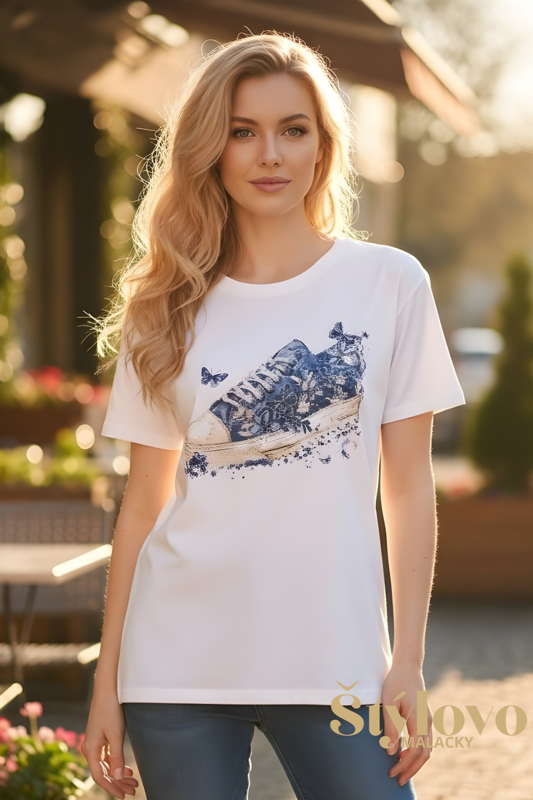 Dámske tričko s modrou teniskou biele.