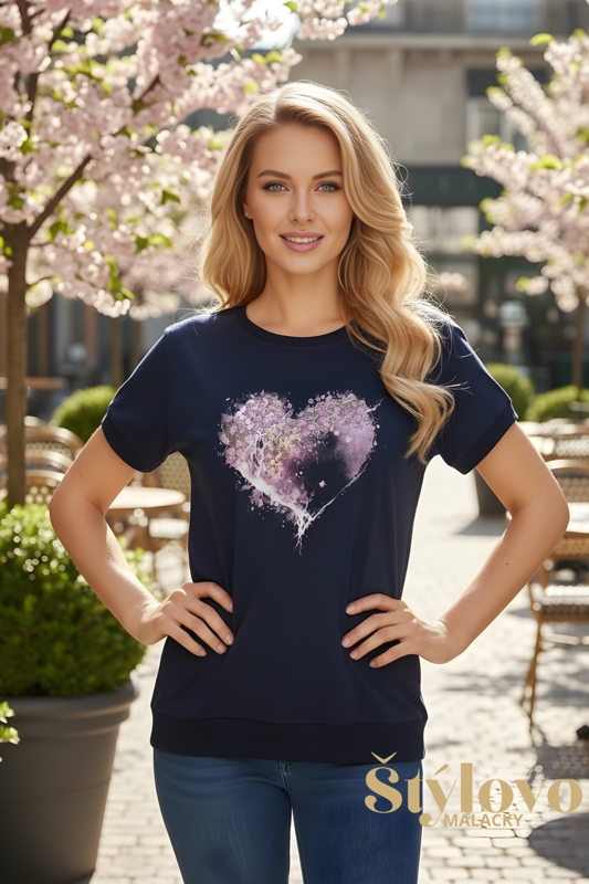 Dámske modré tričko so srdcom.