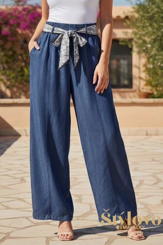 Dámske tenké nohavice tmavo modré s vreckami.