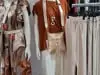 Dámske bavlnené tričko crop top Megi Collection smotanové s kapucňou.